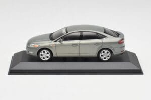 Ford Mondeo Mk3 Sedan Grå Metallic Minichamps 1:43 IND403086003 Metal