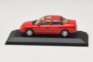 Ford Mondeo Mk1 Sedan Rød Minichamps 1:43 82000 Metal