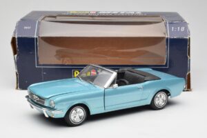 Ford Mustang Cabriolet Arcadian Blue Revell 1:18 8832-F1 Metal — billede 8 af 8