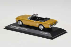 Ford Mustang Cabriolet Guld Minichamps 1:43 400082432 Metal — billede 3 af 4