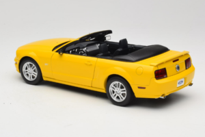 Ford Mustang GT S197 Cabriolet Screaming Yellow AUTOart 1:18 73062 Metal — billede 7 af 8