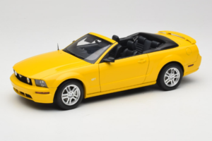 Ford Mustang GT S197 Cabriolet Screaming Yellow AUTOart 1:18 73062 Metal