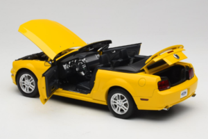 Ford Mustang GT S197 Cabriolet Screaming Yellow AUTOart 1:18 73062 Metal — billede 5 af 8