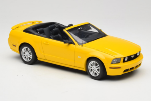 Ford Mustang GT S197 Cabriolet Screaming Yellow AUTOart 1:18 73062 Metal — billede 6 af 8