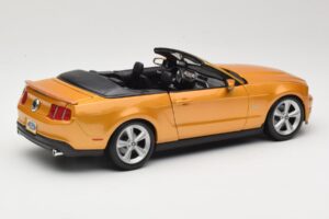 Ford Mustang GT S197 Cabriolet Guld Maisto 1:18 31158 Metal — billede 2 af 7