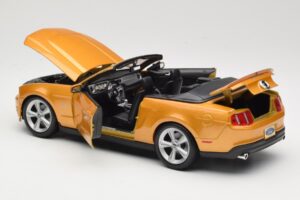 Ford Mustang GT S197 Cabriolet Guld Maisto 1:18 31158 Metal — billede 4 af 7
