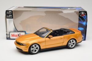 Ford Mustang GT S197 Cabriolet Guld Maisto 1:18 31158 Metal — billede 7 af 7