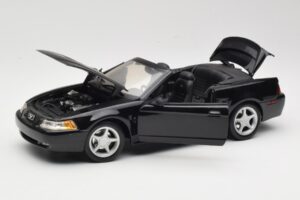 Ford Mustang GT SN95 Cabriolet Sort Maisto 1:18 50328 Metal — billede 2 af 8