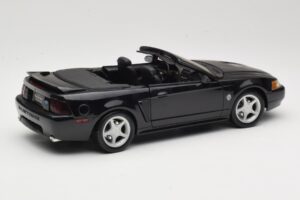 Ford Mustang GT SN95 Cabriolet Sort Maisto 1:18 50328 Metal — billede 3 af 8