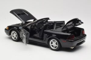 Ford Mustang GT SN95 Cabriolet Sort Maisto 1:18 50328 Metal — billede 5 af 8