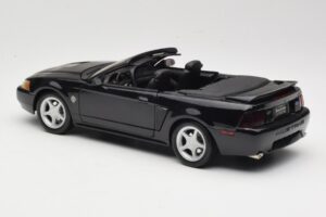 Ford Mustang GT SN95 Cabriolet Sort Maisto 1:18 50328 Metal — billede 7 af 8