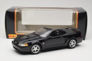Ford Mustang GT SN95 Cabriolet Sort Maisto 1:18 50328 Metal — billede 8 af 8