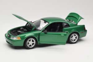 Ford Mustang GT SN95 Grøn Maisto 1:18 50326 Metal — billede 2 af 8