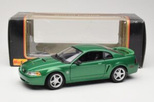 Ford Mustang GT SN95 Grøn Maisto 1:18 50326 Metal — billede 8 af 8