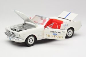 Ford Mustang Pace Car Wimbledon White Solido 1:18 81578 Metal — billede 2 af 8