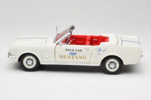 Ford Mustang Pace Car Wimbledon White Solido 1:18 81578 Metal — billede 4 af 8