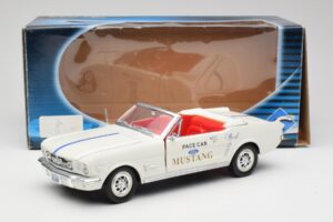 Ford Mustang Pace Car Wimbledon White Solido 1:18 81578 Metal — billede 8 af 8