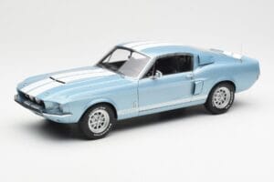 Ford Mustang Shelby GT500 Lyseblå Metallic Med Hvide Striber AUTOart 1:18 72907 Metal