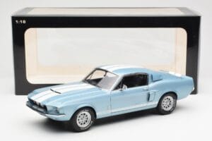 Ford Mustang Shelby GT500 Lyseblå Metallic Med Hvide Striber AUTOart 1:18 72907 Metal — billede 8 af 8