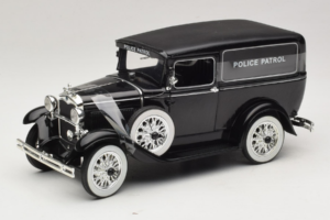 Ford Panel Car Police Patrol Signature Models 1:18 18143 Metal