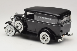 Ford Panel Car Police Patrol Signature Models 1:18 18143 Metal — billede 5 af 6