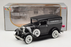Ford Panel Car Police Patrol Signature Models 1:18 18143 Metal — billede 6 af 6