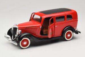 Ford Sedan Rød Solido 1:18 8066 Metal — billede 2 af 8