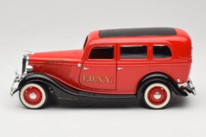 Ford Sedan Rød Solido 1:18 8066 Metal — billede 4 af 8