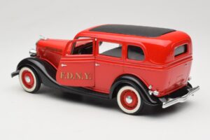 Ford Sedan Rød Solido 1:18 8066 Metal — billede 5 af 8