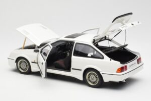 Ford Sierra RS Cosworth Hvid AUTOart 1:18 72862 Metal — billede 5 af 8