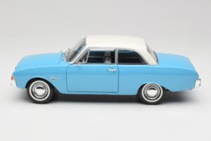 Ford Taunus 12M P1 Taunus Blue Revell 1:18 08880 Metal — billede 4 af 8