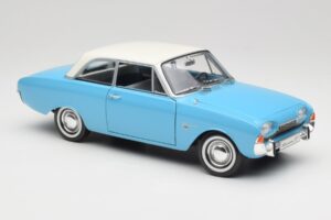 Ford Taunus 12M P1 Taunus Blue Revell 1:18 08880 Metal — billede 6 af 8
