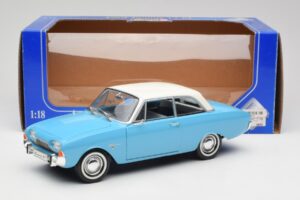 Ford Taunus 12M P1 Taunus Blue Revell 1:18 08880 Metal — billede 8 af 8
