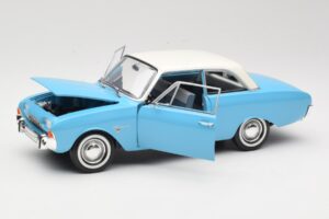 Ford Taunus 17M P2 Blå Revell 1:18 08817 Metal — billede 2 af 8