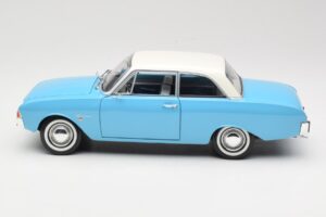Ford Taunus 17M P2 Blå Revell 1:18 08817 Metal — billede 4 af 8