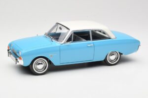 Ford Taunus 17M P2 Blå Revell 1:18 08817 Metal
