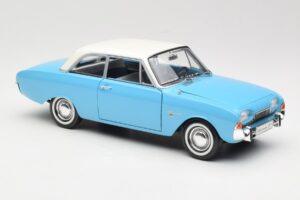 Ford Taunus 17M P2 Blå Revell 1:18 08817 Metal — billede 6 af 8