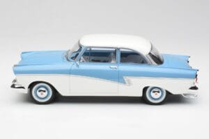 Ford Taunus 17M P2 Lyseblå & Hvid BoS Models 1:18 BOS019 Metal — billede 3 af 6