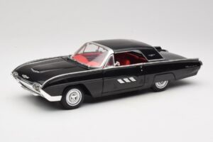 Ford Thunderbird Sort Anson 1:18 30344 Metal