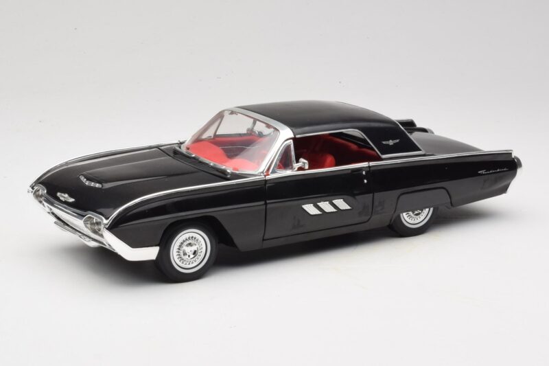 Ford Thunderbird Sort Anson 1:18 30344 Metal