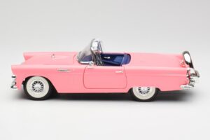 Ford Thunderbird Lyserød Revell 1:18 8804 Metal — billede 4 af 8