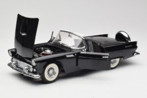 Ford Thunderbird Cabriolet Sort Revell 1:18 8818-M1 Metal — billede 2 af 8