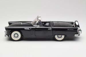 Ford Thunderbird Cabriolet Sort Revell 1:18 8818-M1 Metal — billede 4 af 8