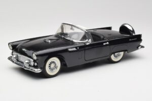 Ford Thunderbird Cabriolet Sort Revell 1:18 8818-M1 Metal