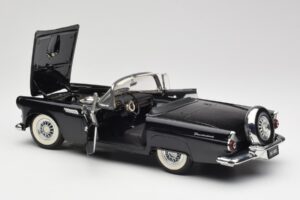 Ford Thunderbird Cabriolet Sort Revell 1:18 8818-M1 Metal — billede 5 af 8