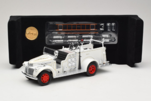 GMC Brandbil Hvid Road Signature 1:18 20068 Metal — billede 8 af 9