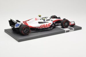 Haas VF-22 #47 M. Schumacher Bahrain GP 2022 Minichamps 1:18 117220147 Metal — billede 3 af 6