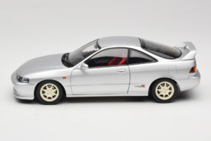 Honda Integra Type R DC2 Pre-Facelift Vogue Silver Metallic MotorHelix 1:18 M85202 Metal — billede 4 af 8