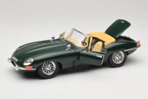 Jaguar E-Type Cabriolet Grøn Bburago 1:18 3026 Metal — billede 2 af 8