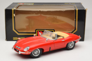 Jaguar E-Type Series 1 Cabriolet Rød Bburago 1:18 3038 Metal — billede 8 af 8